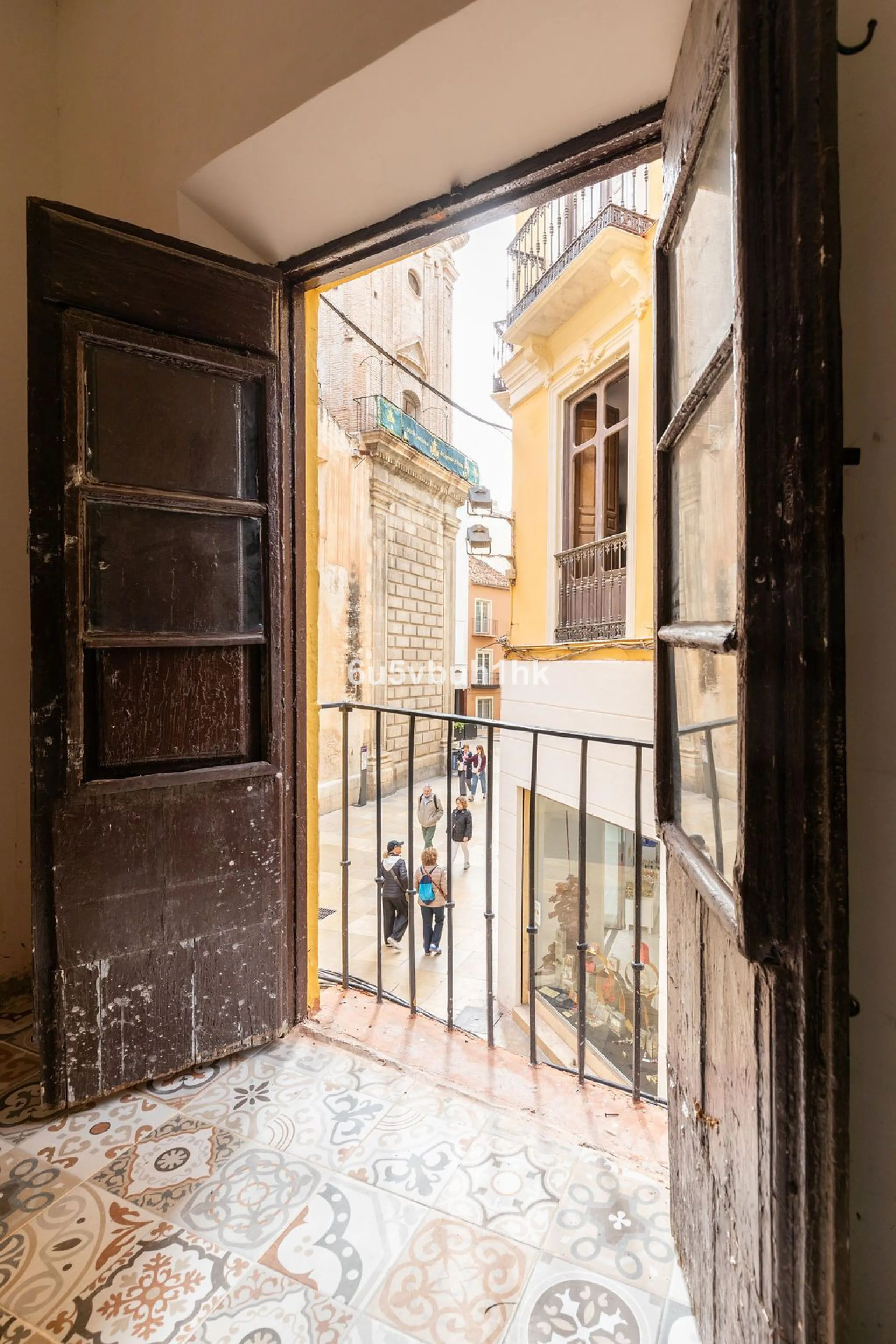 Located on one of the most picturesque streets in Málaga's historic centre, Calle San Juan, this characterful building offers a rare combination of immediate income and exceptional development potential. With its rooftop overlooking the magnificent tower 