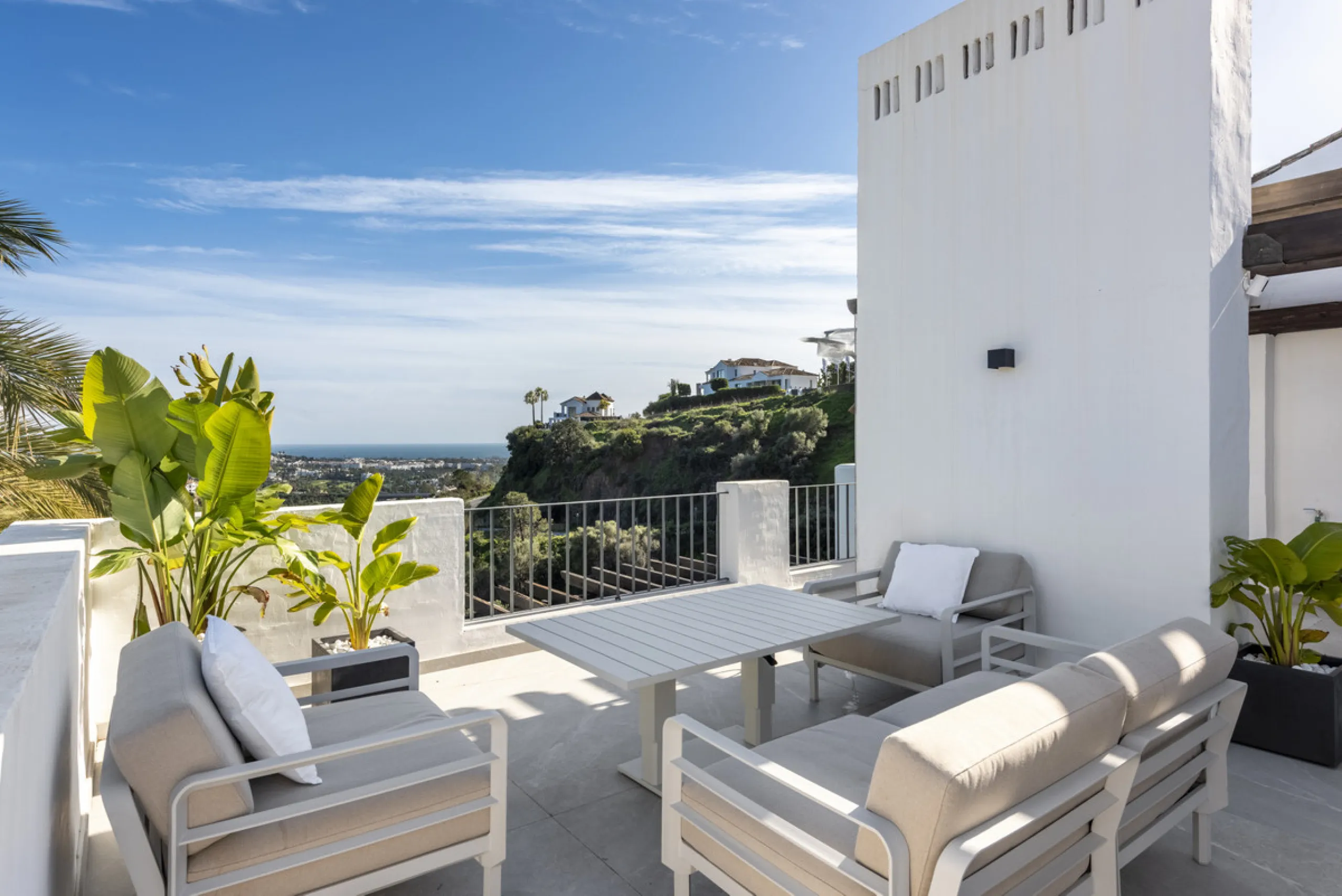 Duplex Penthouse with Panoramic Sea & Golf Views – Urb. Altos de La Quinta