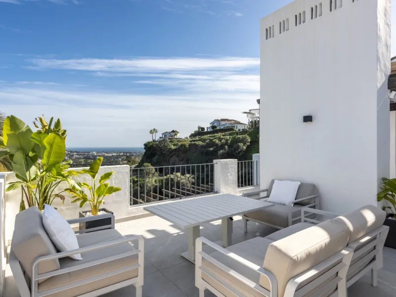 Duplex Penthouse with Panoramic Sea & Golf Views – Urb. Altos de La Quinta