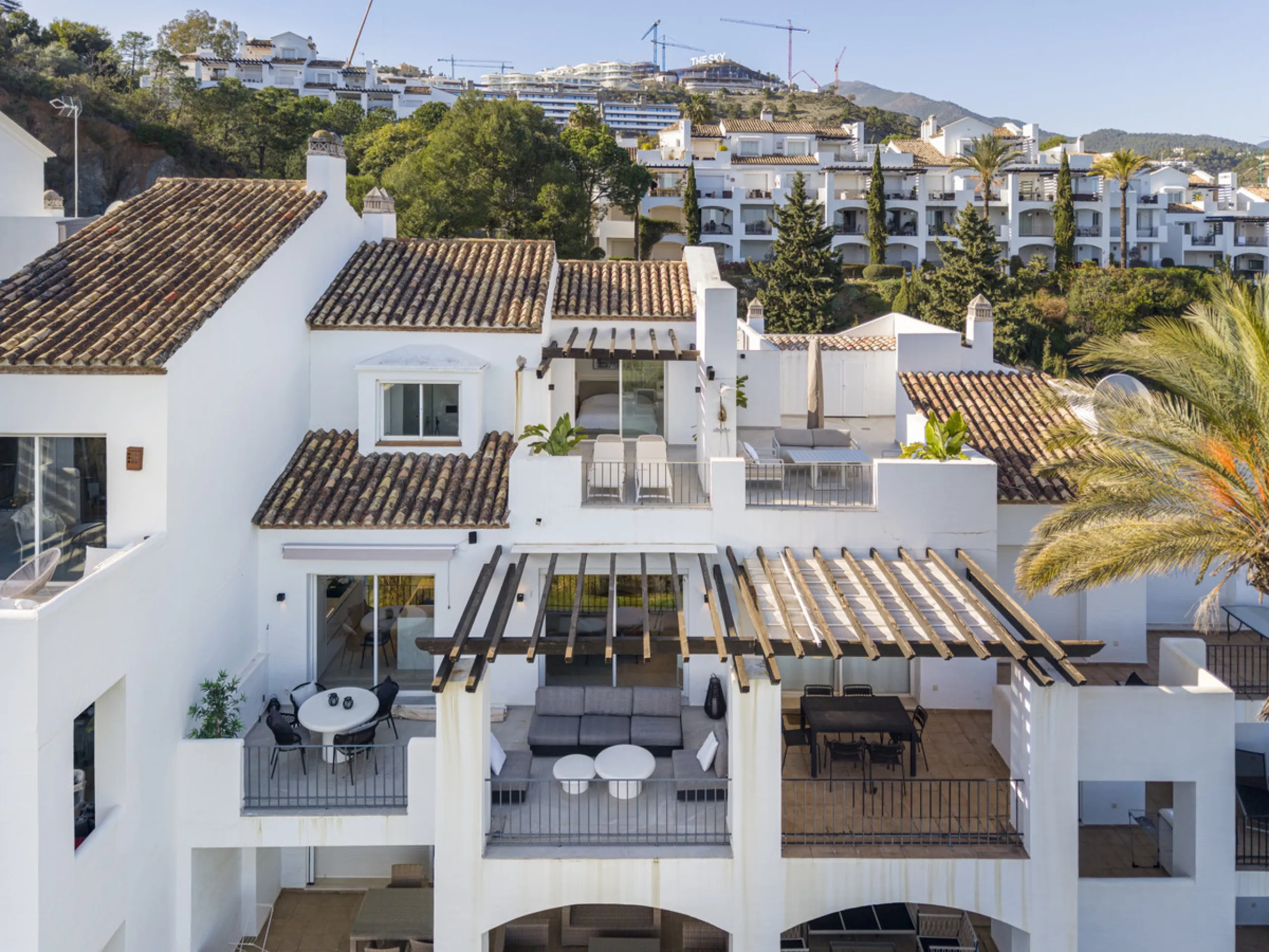 Duplex Penthouse with Panoramic Sea & Golf Views – Urb. Altos de La Quinta