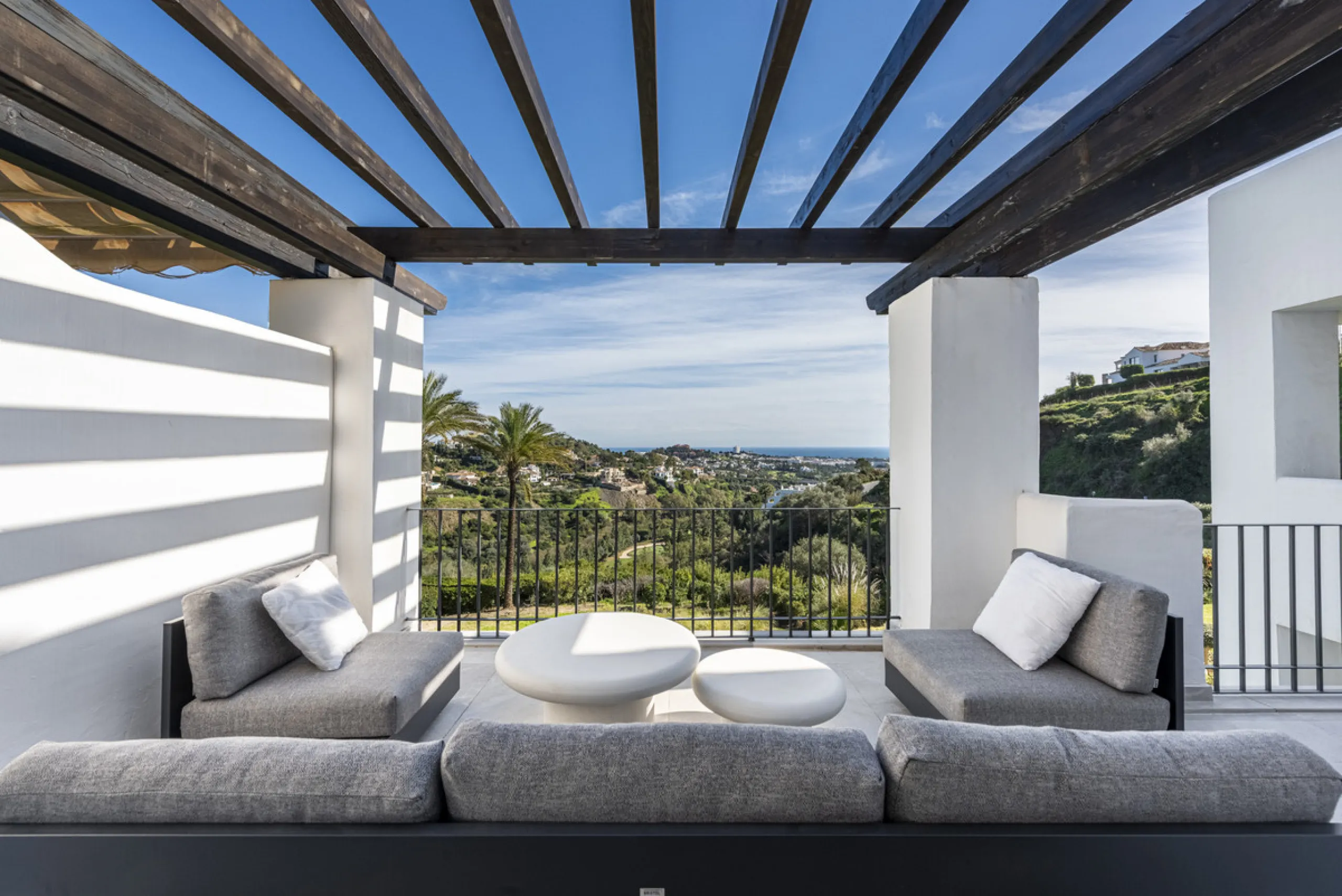 Duplex Penthouse with Panoramic Sea & Golf Views – Urb. Altos de La Quinta