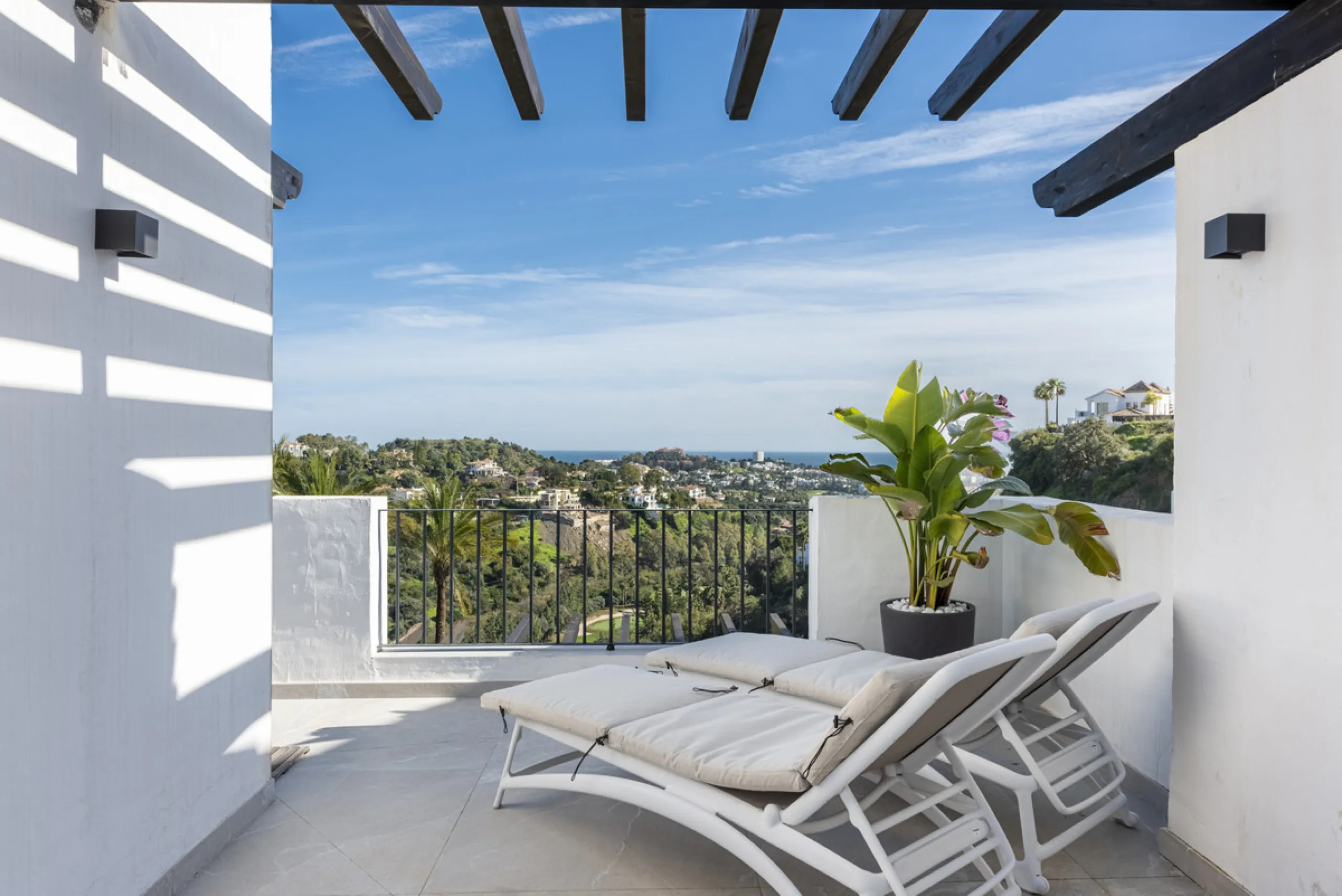 Duplex Penthouse with Panoramic Sea & Golf Views – Urb. Altos de La Quinta