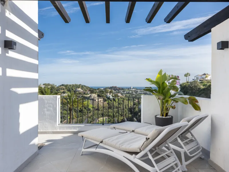 Duplex Penthouse with Panoramic Sea & Golf Views – Urb. Altos de La Quinta
