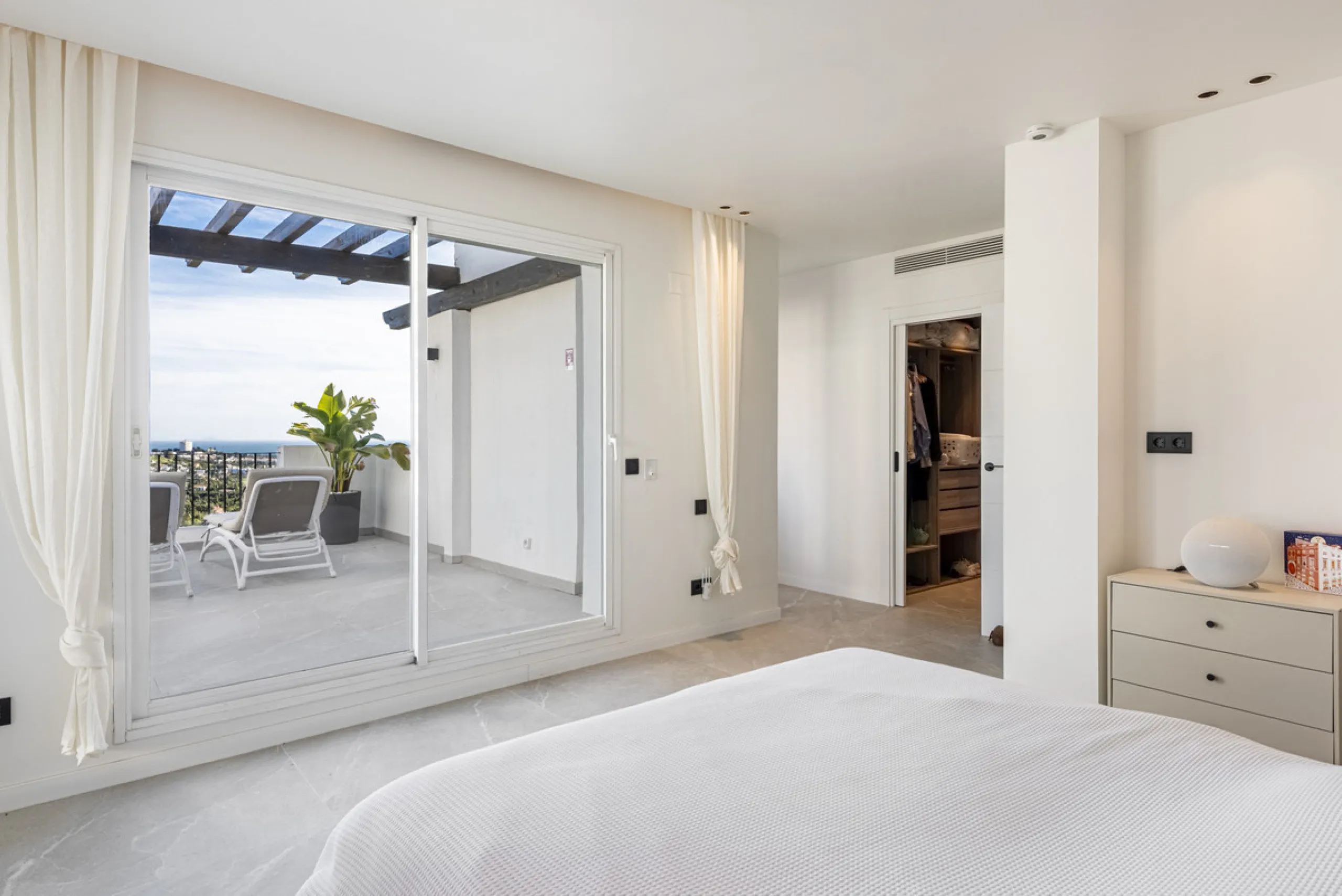 Duplex Penthouse with Panoramic Sea & Golf Views – Urb. Altos de La Quinta