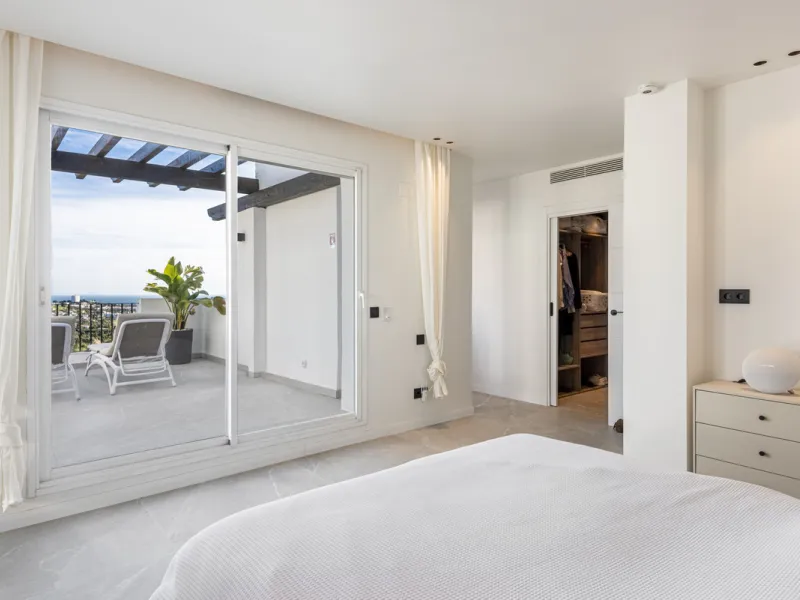 Duplex Penthouse with Panoramic Sea & Golf Views – Urb. Altos de La Quinta