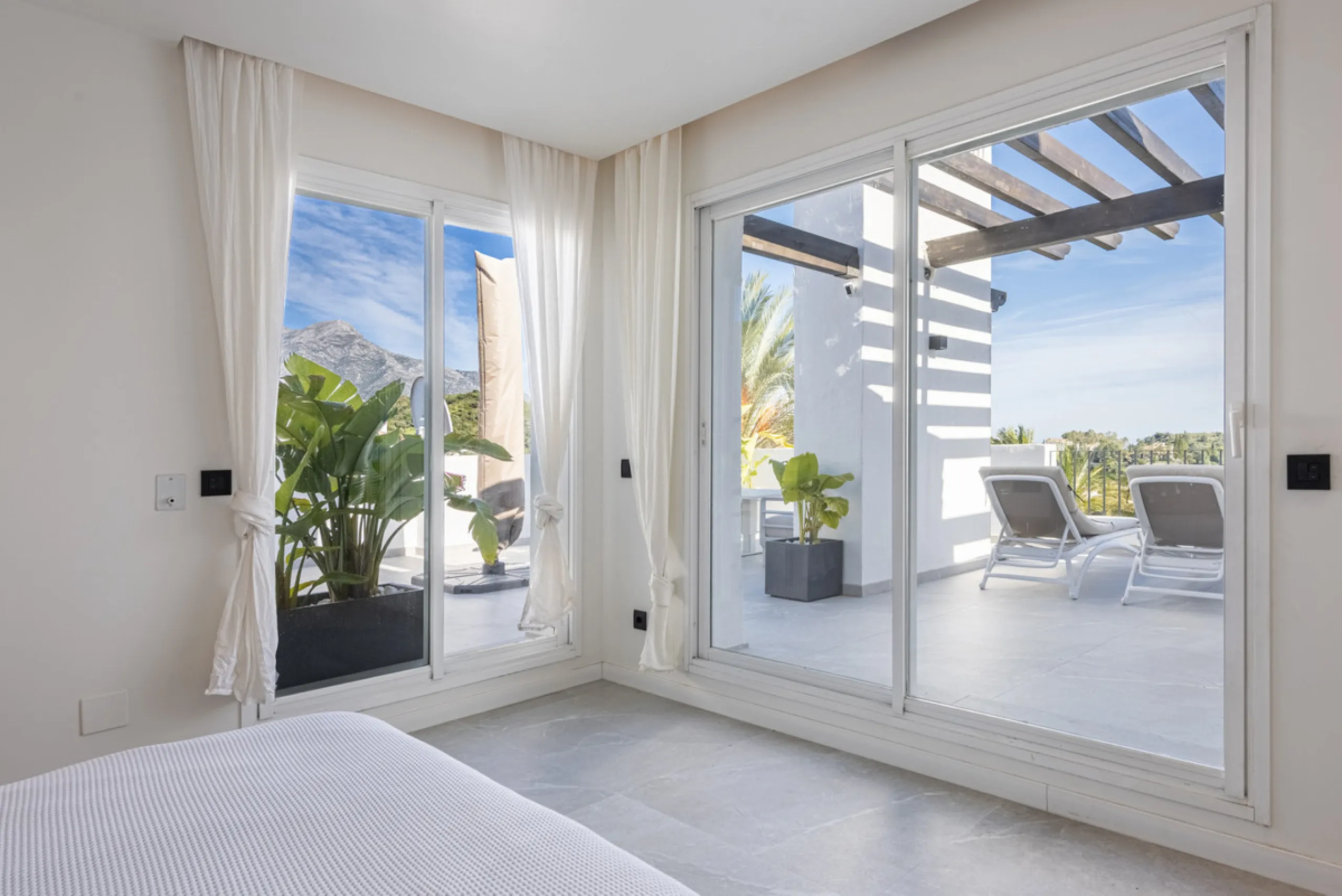 Duplex Penthouse with Panoramic Sea & Golf Views – Urb. Altos de La Quinta