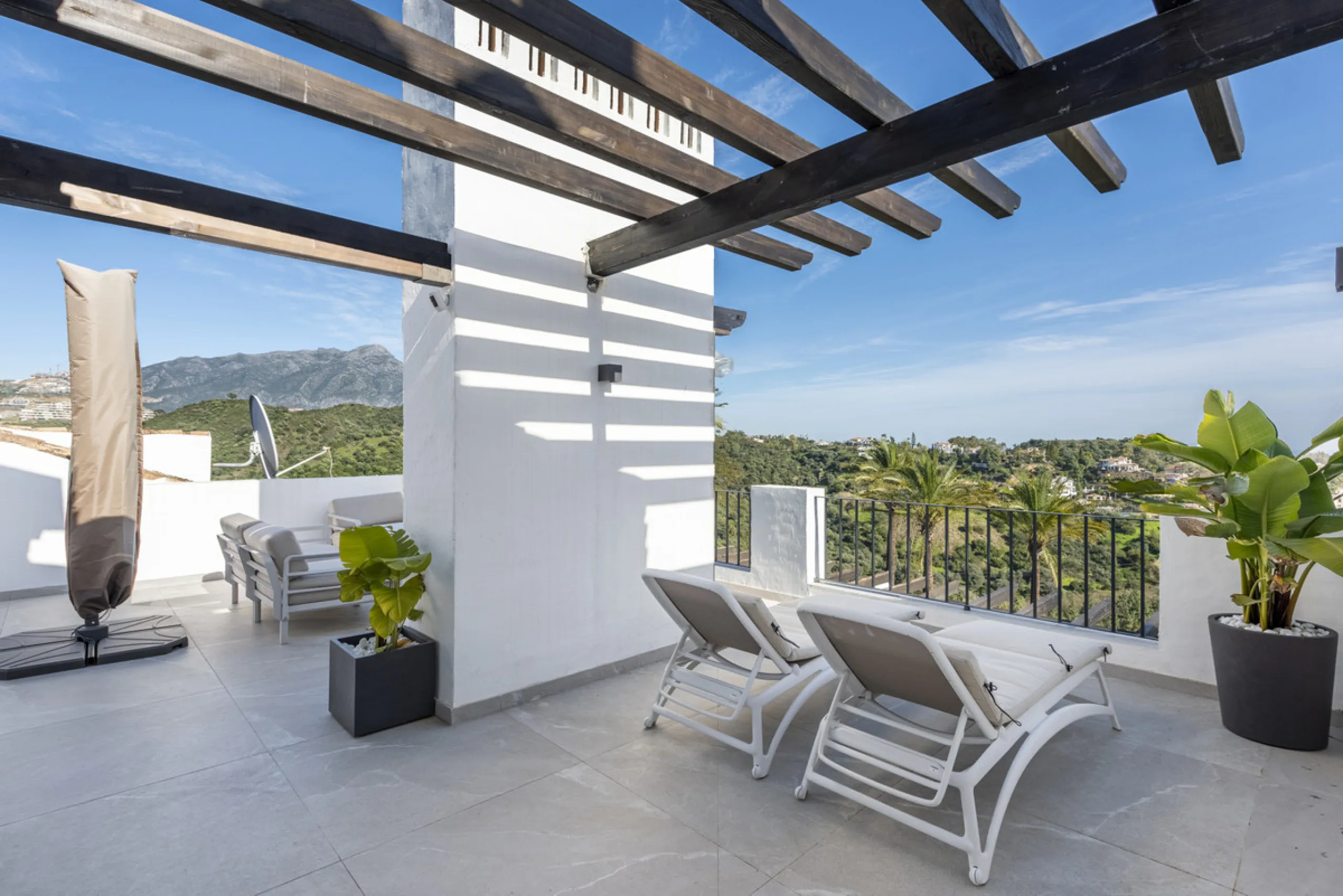 Duplex Penthouse with Panoramic Sea & Golf Views – Urb. Altos de La Quinta