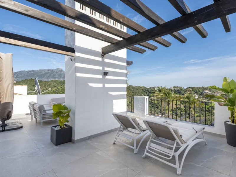 Duplex Penthouse with Panoramic Sea & Golf Views – Urb. Altos de La Quinta