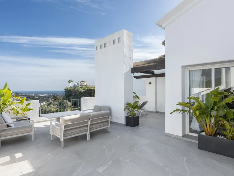 Duplex Penthouse with Panoramic Sea & Golf Views – Urb. Altos de La Quinta