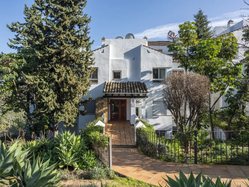 Duplex Penthouse with Panoramic Sea & Golf Views – Urb. Altos de La Quinta