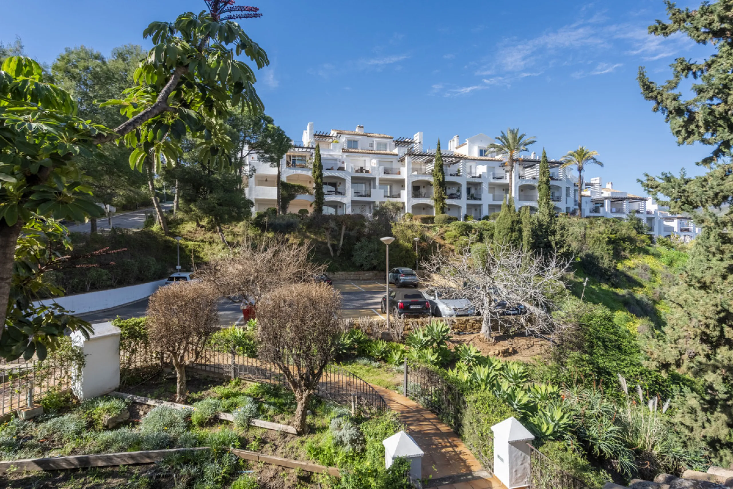 Duplex Penthouse with Panoramic Sea & Golf Views – Urb. Altos de La Quinta