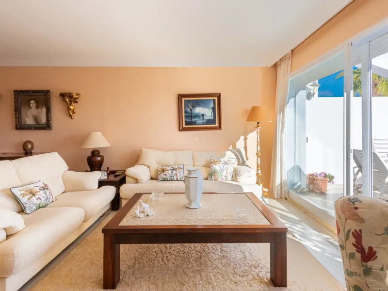 Apartment - Middle Floor Apartment в продаже в Benahavís, Málaga. В доме 2 спален и 2 ванных комнат. Площадь дома 130 м²