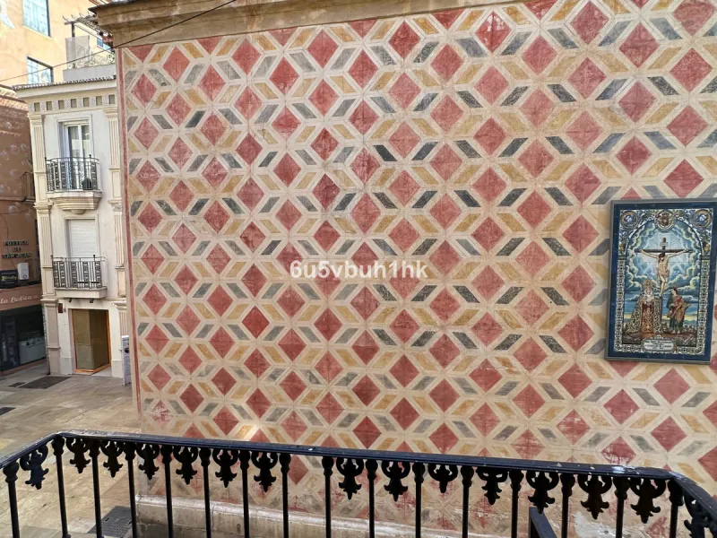 Located on one of the most picturesque streets in Málaga's historic centre, Calle San Juan, this characterful building offers a rare combination of immediate income and exceptional development potential. With its rooftop overlooking the magnificent tower 