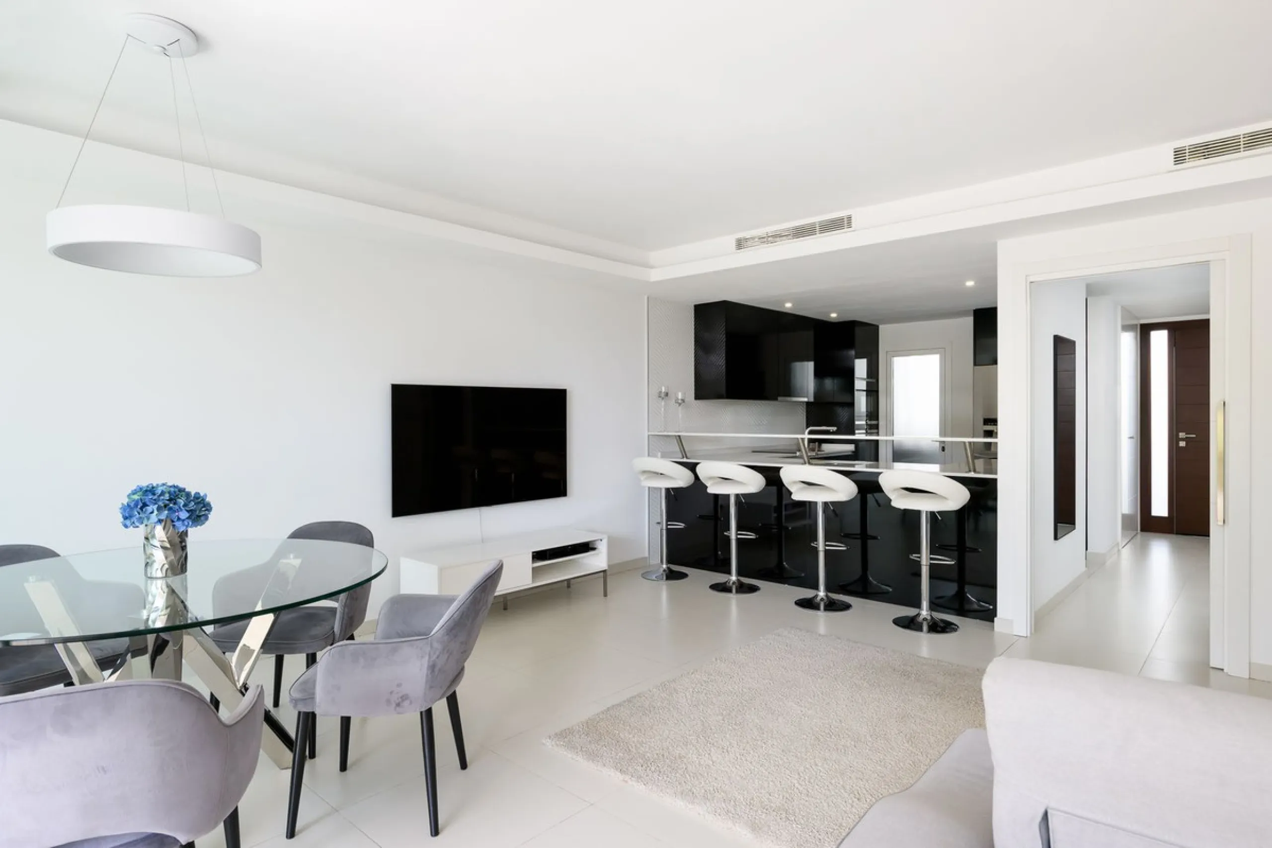 House - Townhouse в продаже в Marbella, Málaga. В доме 3 спален и 3 ванных комнат. Площадь дома 250 м². Площадь участка 20 м²