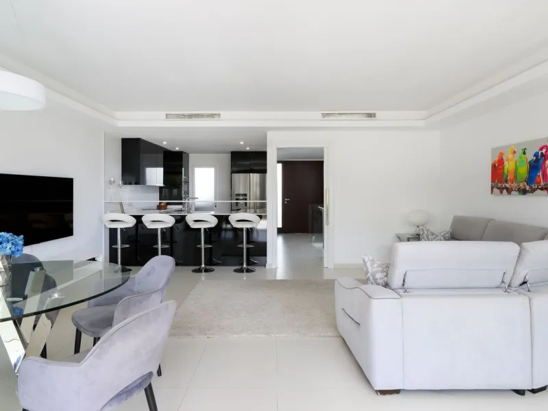 House - Townhouse в продаже в Marbella, Málaga. В доме 3 спален и 3 ванных комнат. Площадь дома 250 м². Площадь участка 20 м²