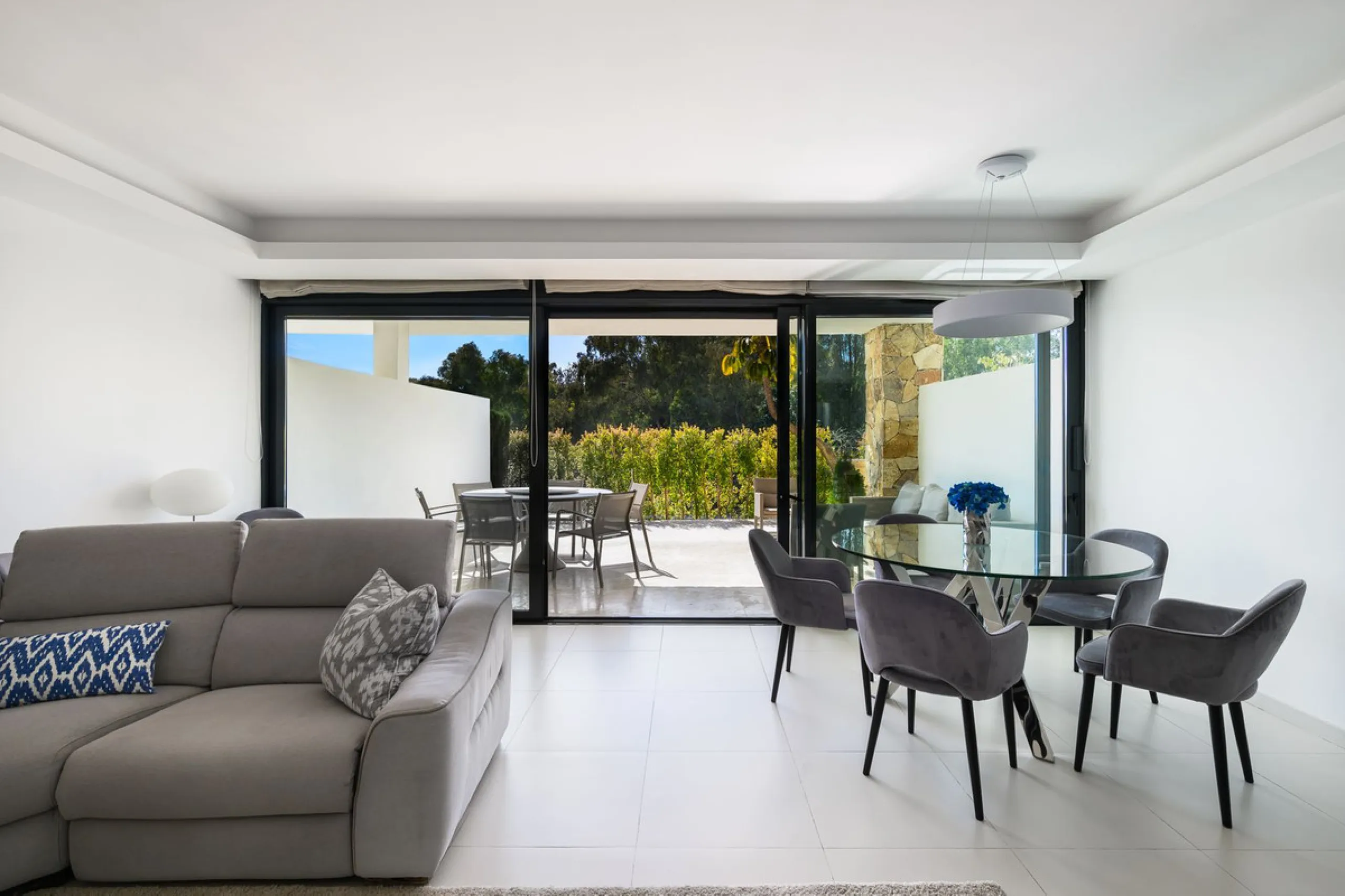 House - Townhouse в продаже в Marbella, Málaga. В доме 3 спален и 3 ванных комнат. Площадь дома 250 м². Площадь участка 20 м²