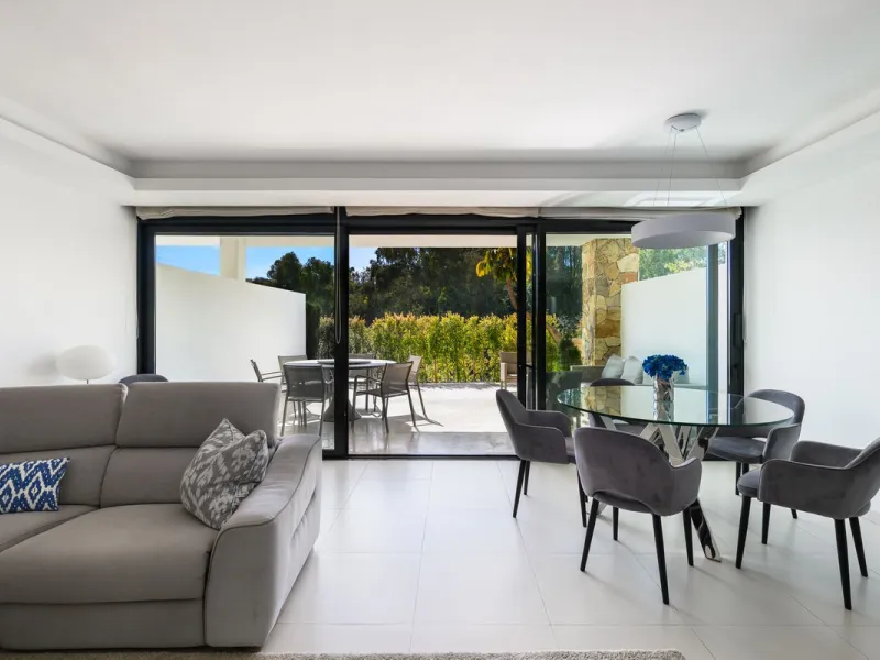 House - Townhouse в продаже в Marbella, Málaga. В доме 3 спален и 3 ванных комнат. Площадь дома 250 м². Площадь участка 20 м²