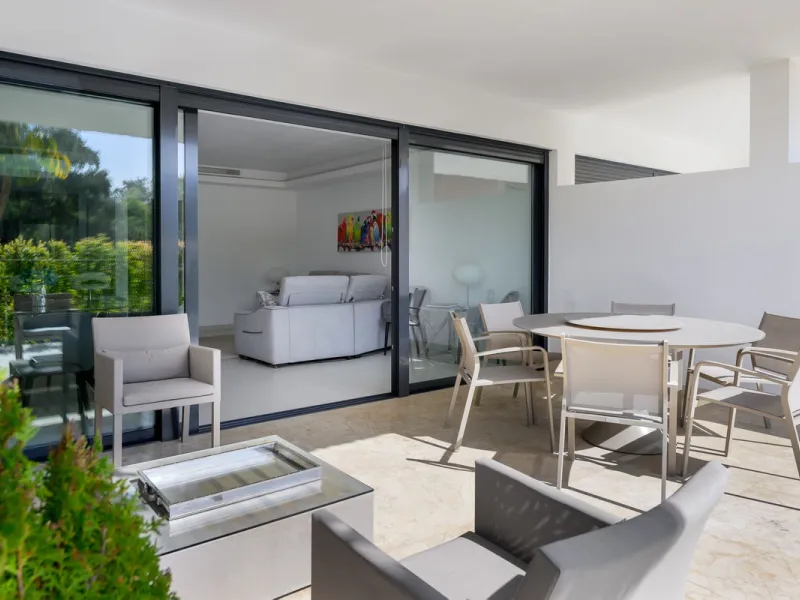 House - Townhouse в продаже в Marbella, Málaga. В доме 3 спален и 3 ванных комнат. Площадь дома 250 м². Площадь участка 20 м²