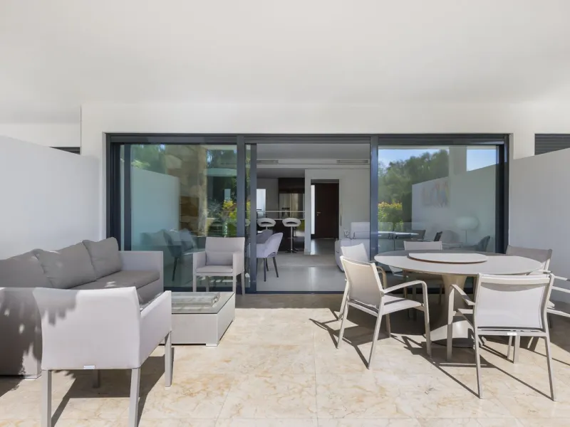 House - Townhouse в продаже в Marbella, Málaga. В доме 3 спален и 3 ванных комнат. Площадь дома 250 м². Площадь участка 20 м²