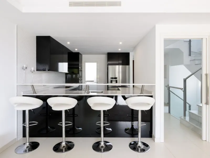 House - Townhouse в продаже в Marbella, Málaga. В доме 3 спален и 3 ванных комнат. Площадь дома 250 м². Площадь участка 20 м²
