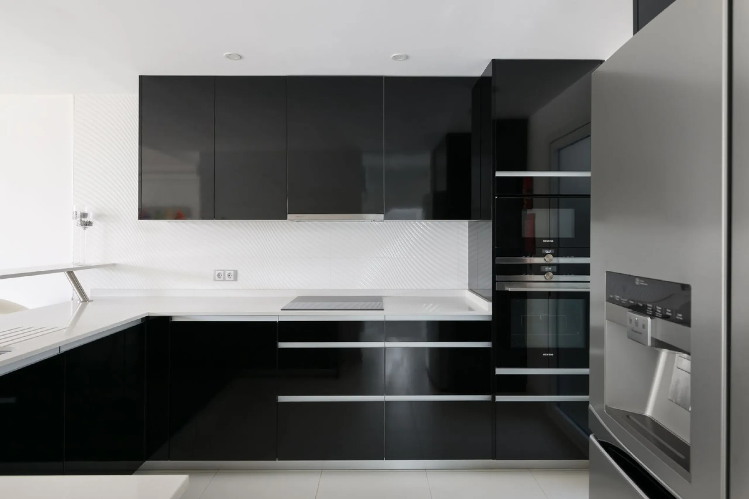 House - Townhouse в продаже в Marbella, Málaga. В доме 3 спален и 3 ванных комнат. Площадь дома 250 м². Площадь участка 20 м²