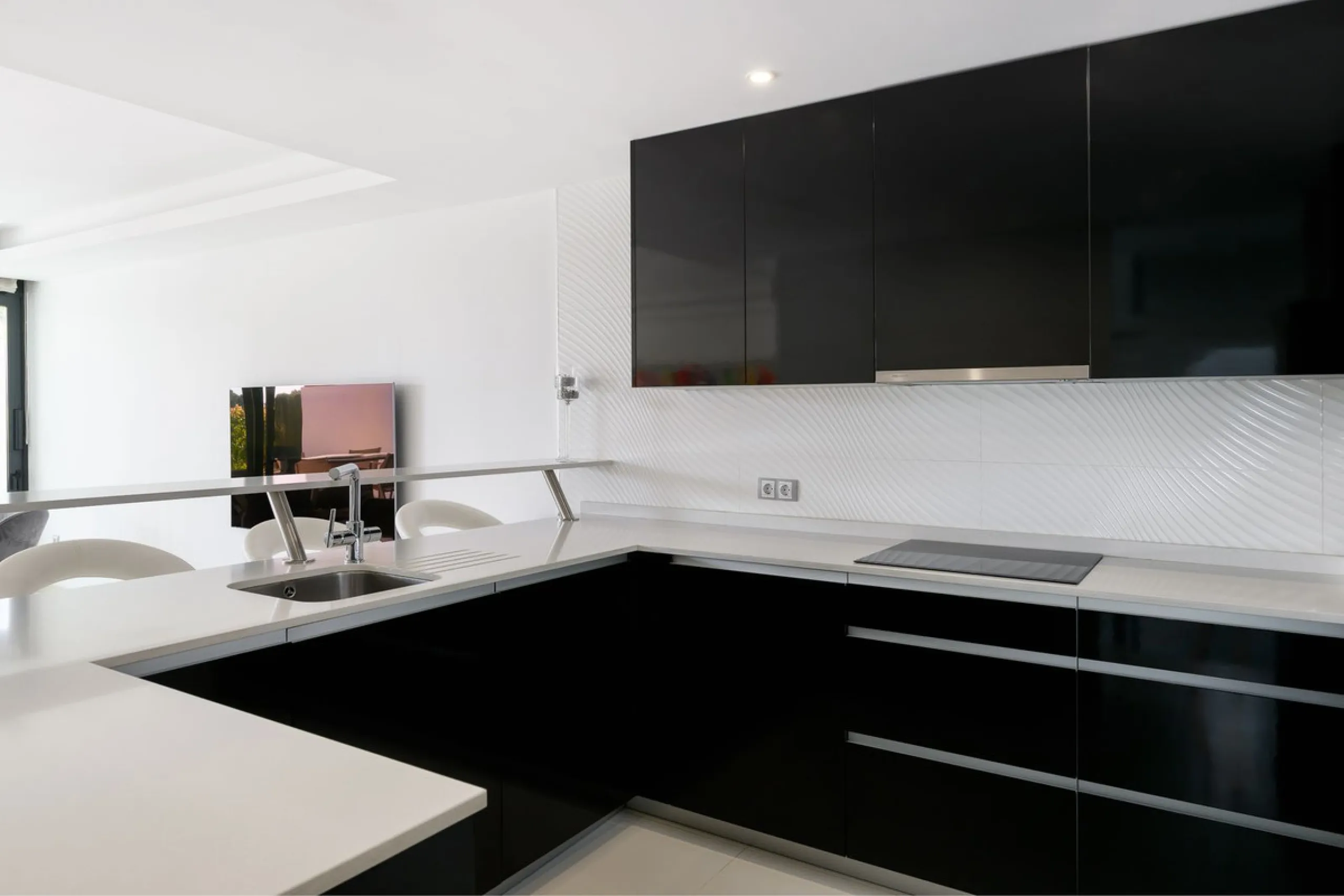 House - Townhouse в продаже в Marbella, Málaga. В доме 3 спален и 3 ванных комнат. Площадь дома 250 м². Площадь участка 20 м²