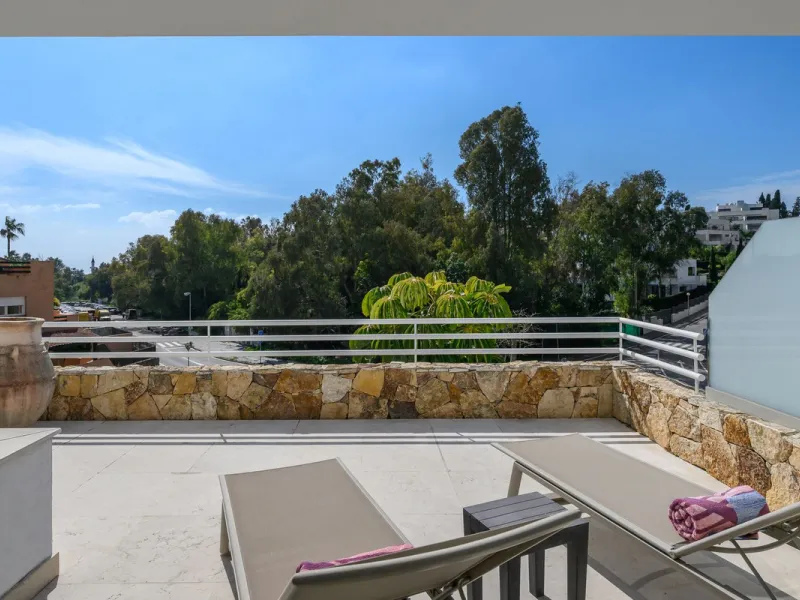 House - Townhouse в продаже в Marbella, Málaga. В доме 3 спален и 3 ванных комнат. Площадь дома 250 м². Площадь участка 20 м²