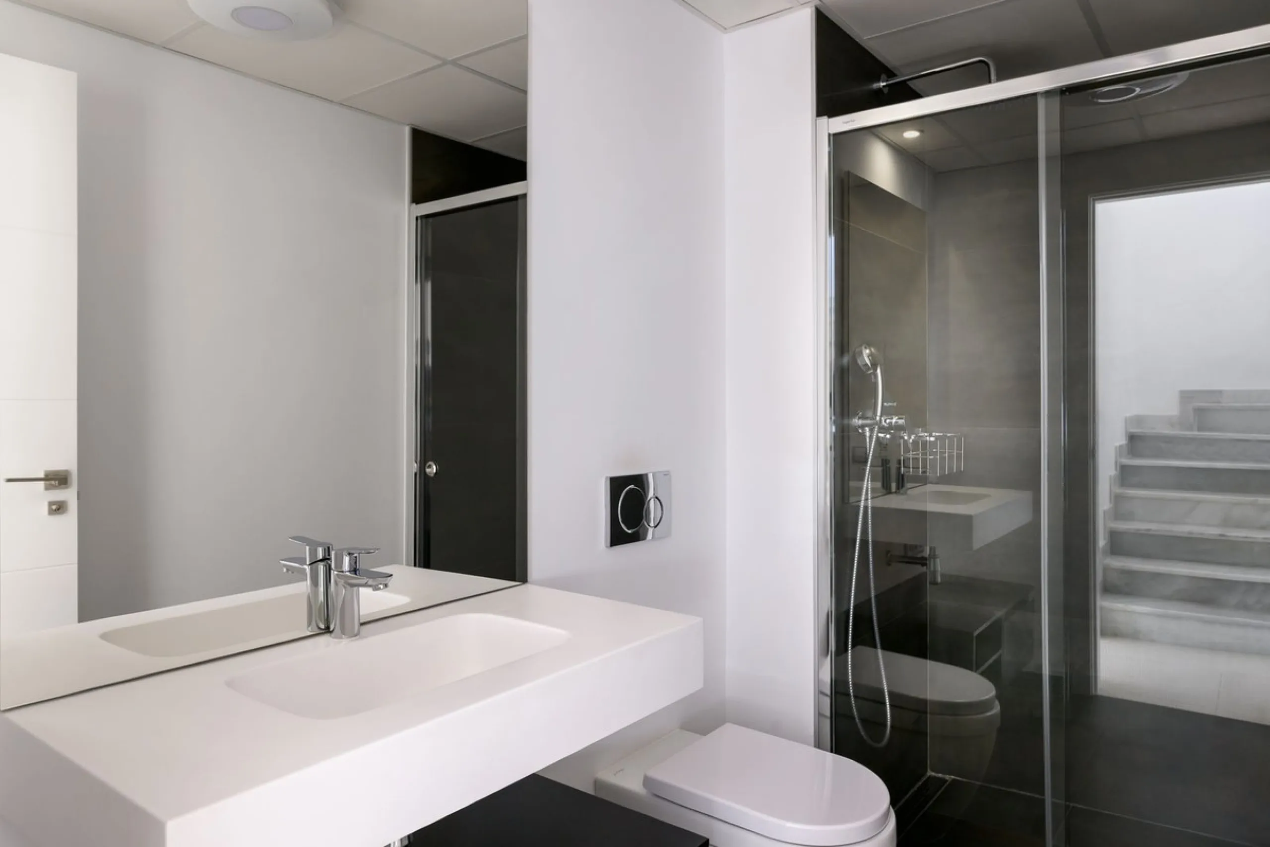 House - Townhouse в продаже в Marbella, Málaga. В доме 3 спален и 3 ванных комнат. Площадь дома 250 м². Площадь участка 20 м²