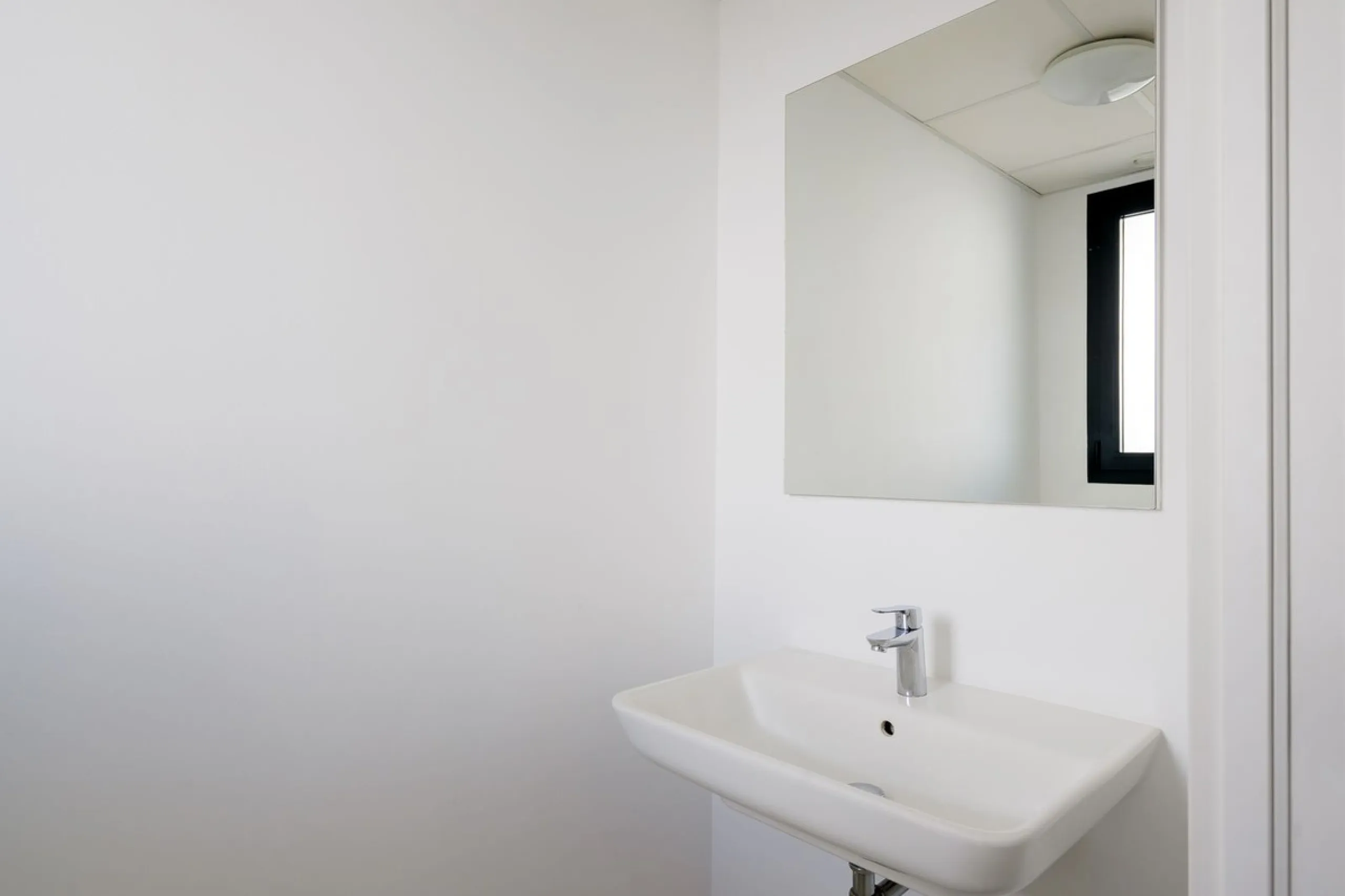 House - Townhouse в продаже в Marbella, Málaga. В доме 3 спален и 3 ванных комнат. Площадь дома 250 м². Площадь участка 20 м²