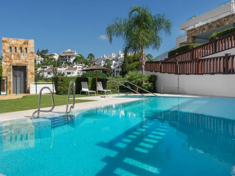 House - Townhouse в продаже в Marbella, Málaga. В доме 3 спален и 3 ванных комнат. Площадь дома 250 м². Площадь участка 20 м²