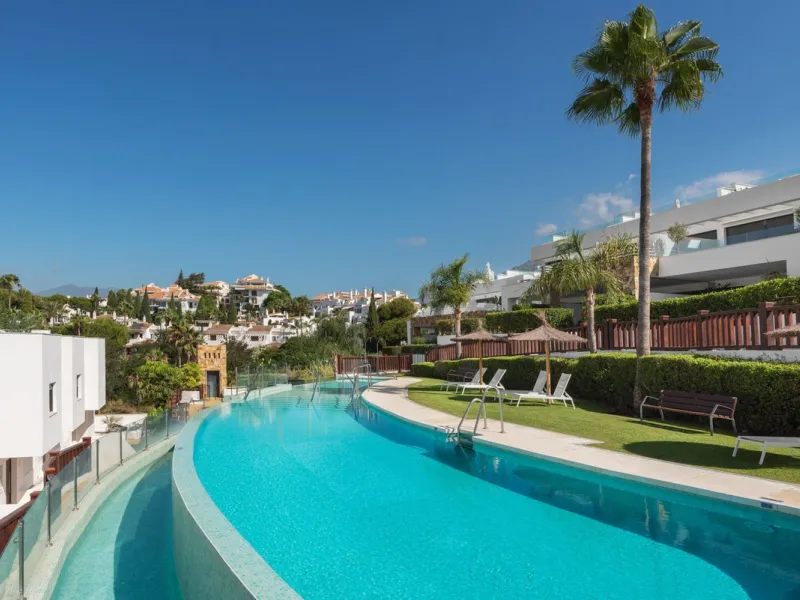 House - Townhouse в продаже в Marbella, Málaga. В доме 3 спален и 3 ванных комнат. Площадь дома 250 м². Площадь участка 20 м²