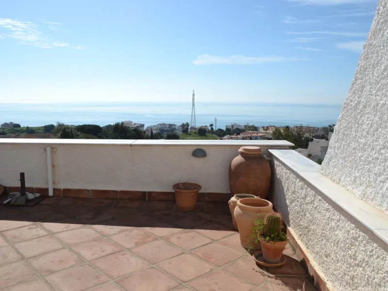 Apartment - Top Floor Apartment в продаже в Benalmadena, Málaga. В доме 1 спален и 2 ванных комнат. Площадь дома 66 м²