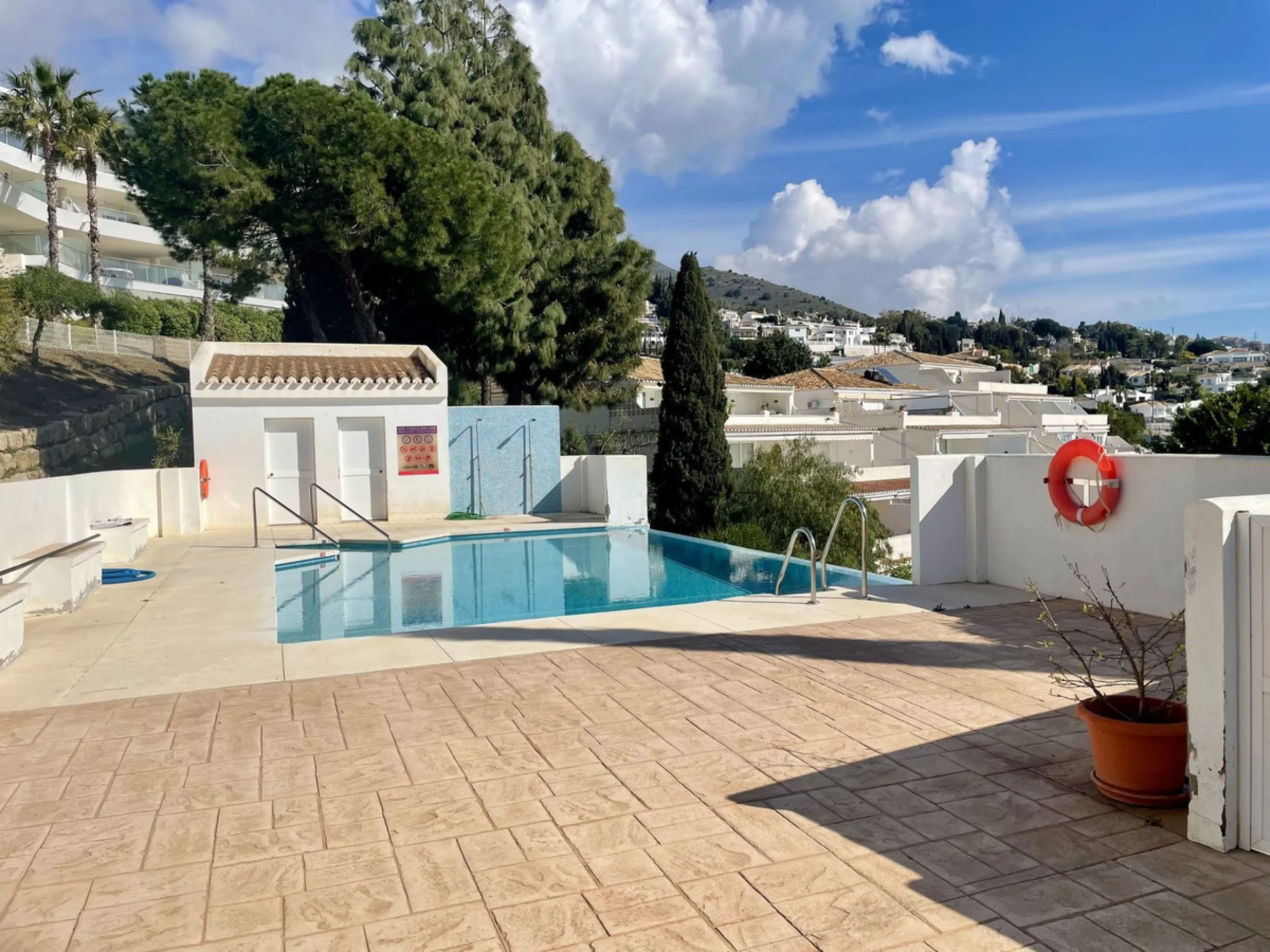 Apartment - Top Floor Apartment в продаже в Benalmadena, Málaga. В доме 1 спален и 2 ванных комнат. Площадь дома 66 м²