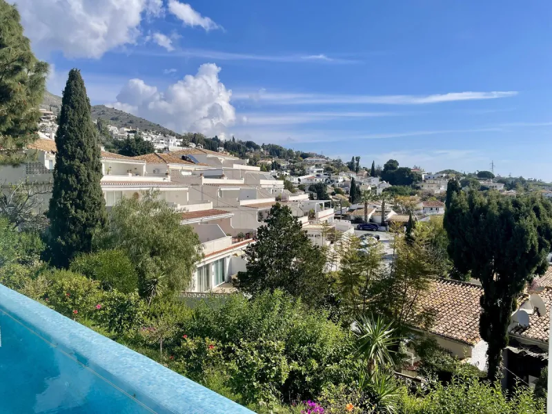 Apartment - Top Floor Apartment в продаже в Benalmadena, Málaga. В доме 1 спален и 2 ванных комнат. Площадь дома 66 м²