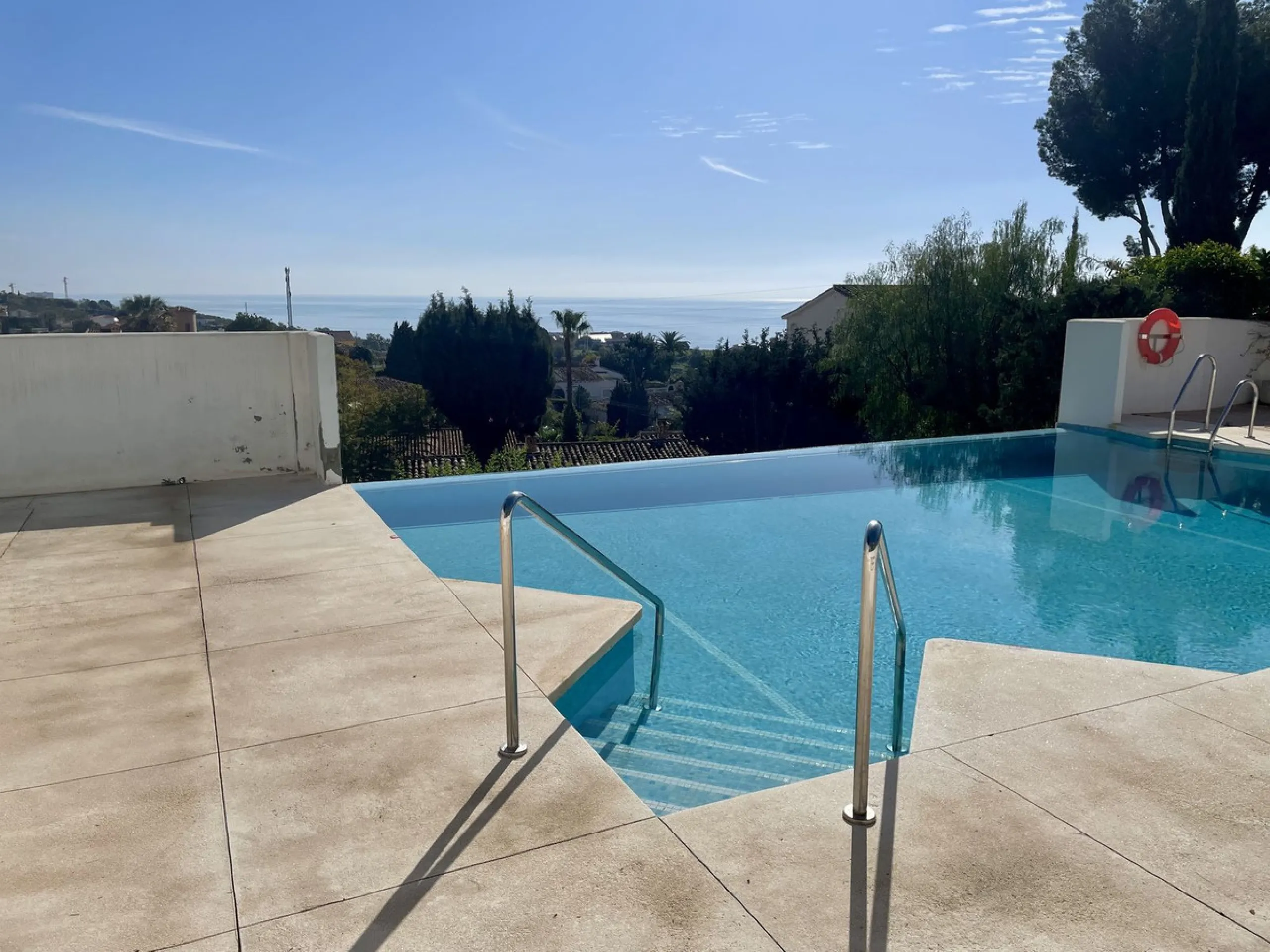 Apartment - Top Floor Apartment в продаже в Benalmadena, Málaga. В доме 1 спален и 2 ванных комнат. Площадь дома 66 м²