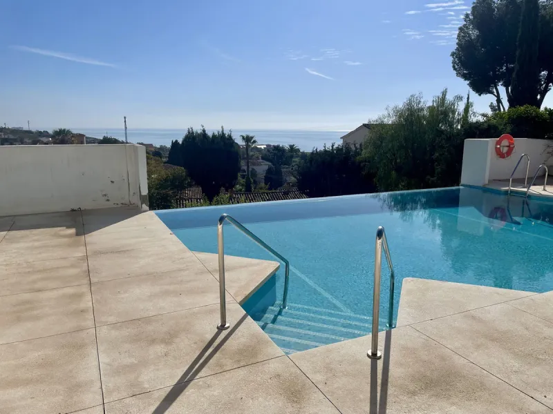 Apartment - Top Floor Apartment в продаже в Benalmadena, Málaga. В доме 1 спален и 2 ванных комнат. Площадь дома 66 м²