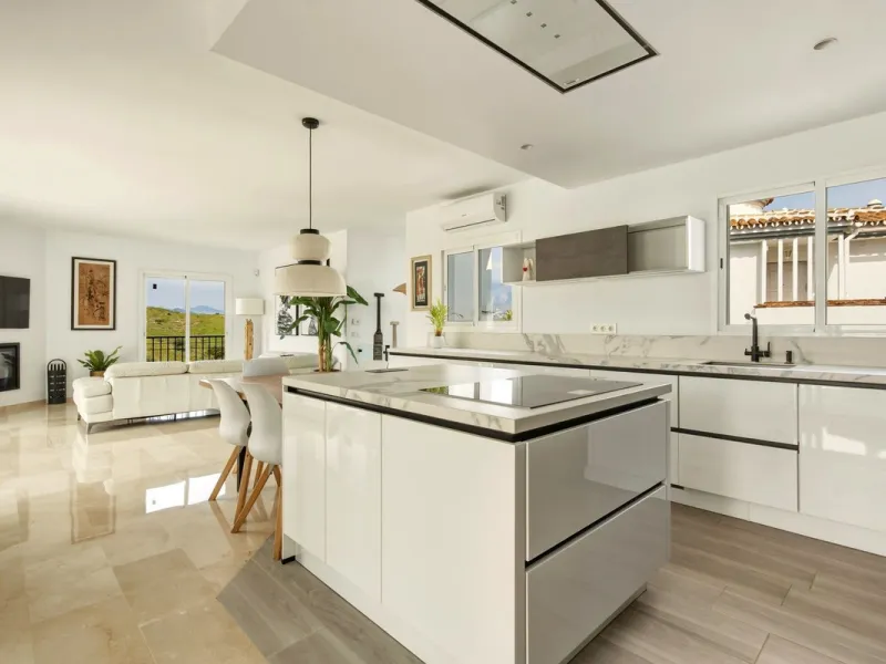 Exceptional Villa in Cerros del Águila - Perfect Location and Fully Renovated