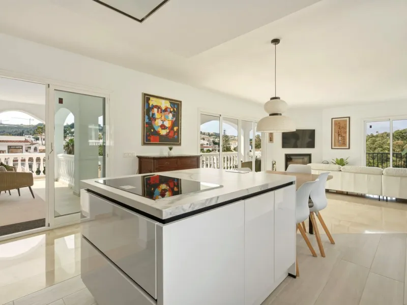 Exceptional Villa in Cerros del Águila - Perfect Location and Fully Renovated