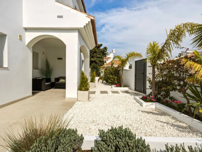 Exceptional Villa in Cerros del Águila - Perfect Location and Fully Renovated
