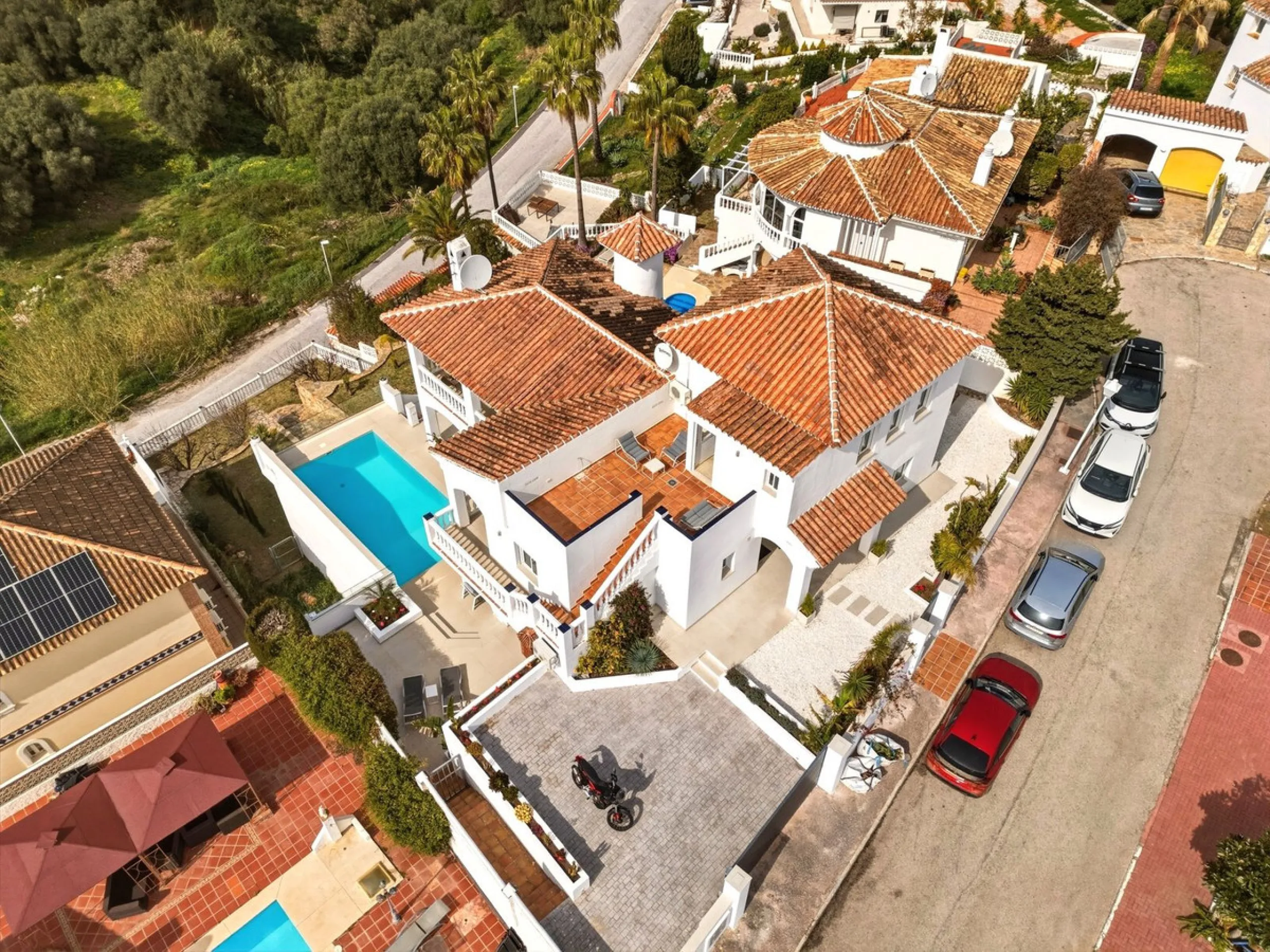 Exceptional Villa in Cerros del Águila - Perfect Location and Fully Renovated
