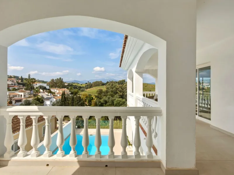 Exceptional Villa in Cerros del Águila - Perfect Location and Fully Renovated