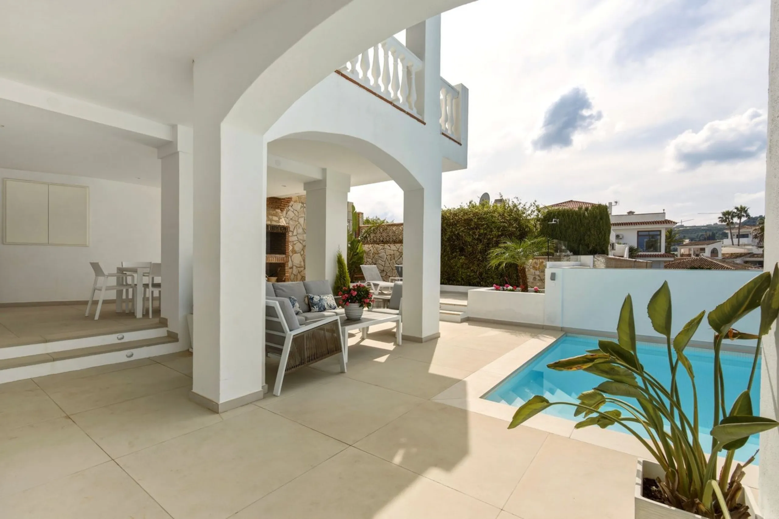 Exceptional Villa in Cerros del Águila - Perfect Location and Fully Renovated