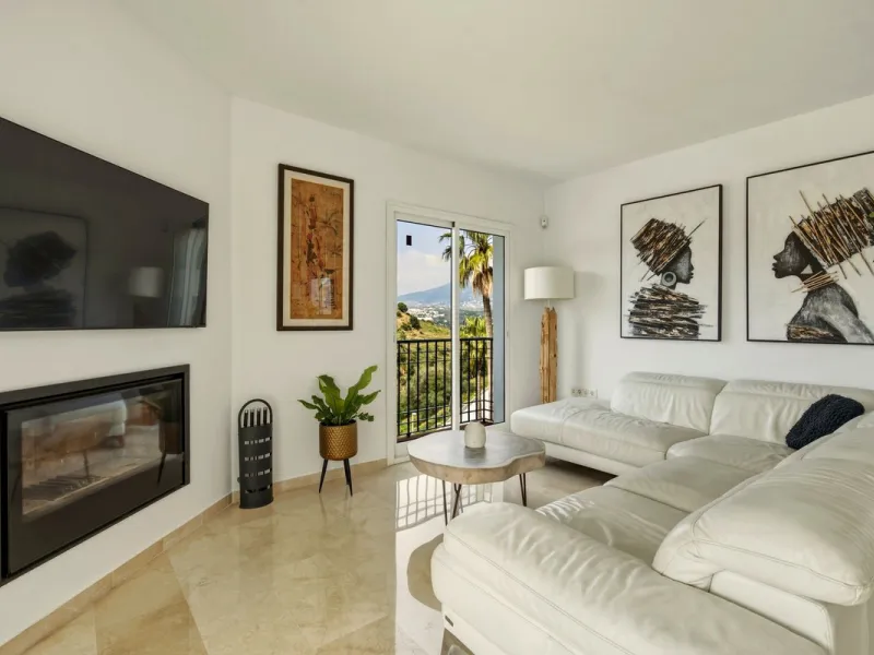 Exceptional Villa in Cerros del Águila - Perfect Location and Fully Renovated