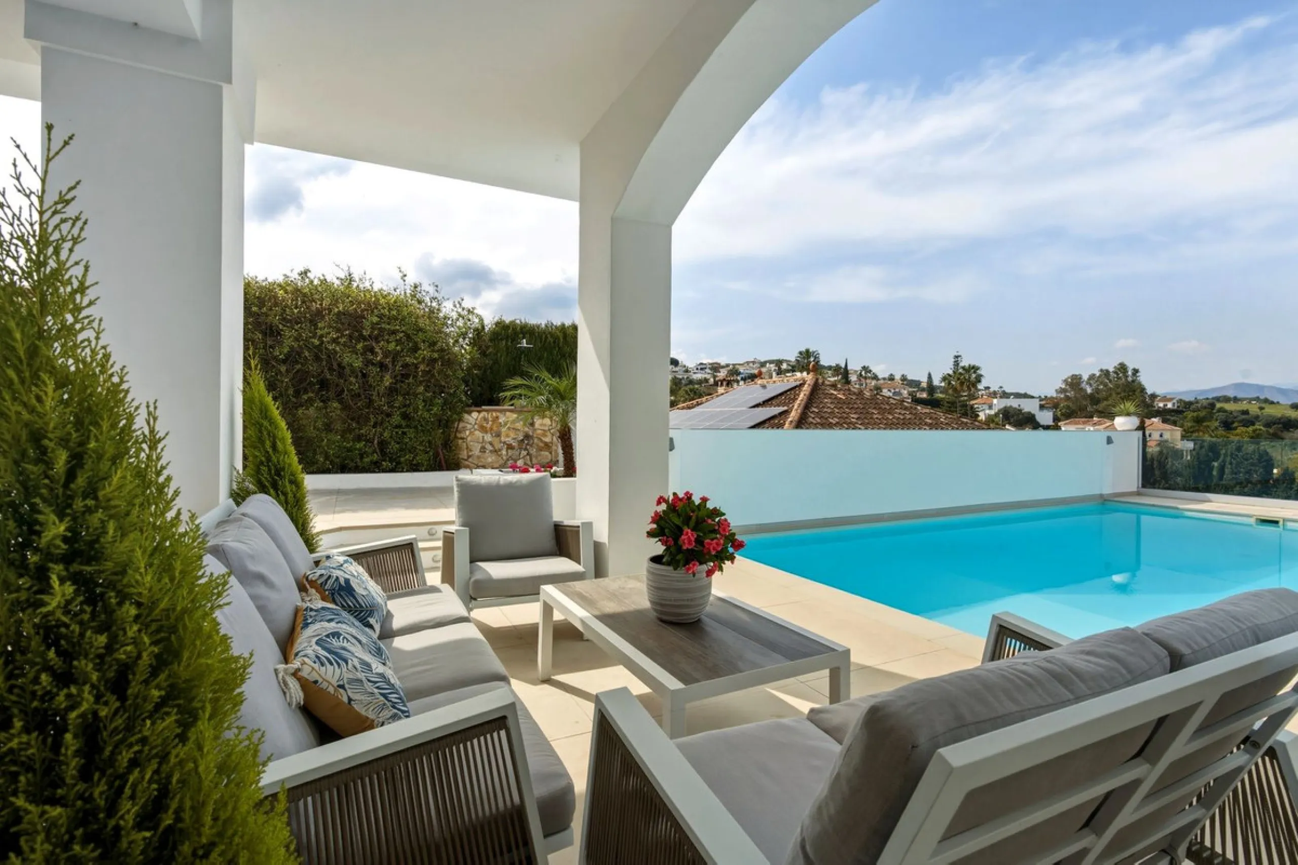 Exceptional Villa in Cerros del Águila - Perfect Location and Fully Renovated