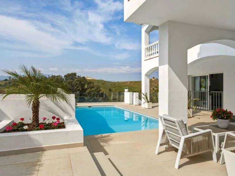 Exceptional Villa in Cerros del Águila - Perfect Location and Fully Renovated