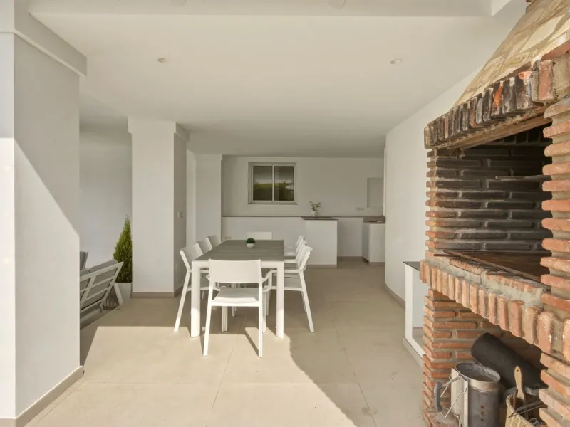Exceptional Villa in Cerros del Águila - Perfect Location and Fully Renovated