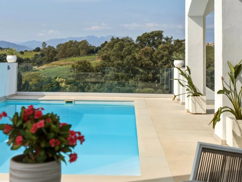 Exceptional Villa in Cerros del Águila - Perfect Location and Fully Renovated