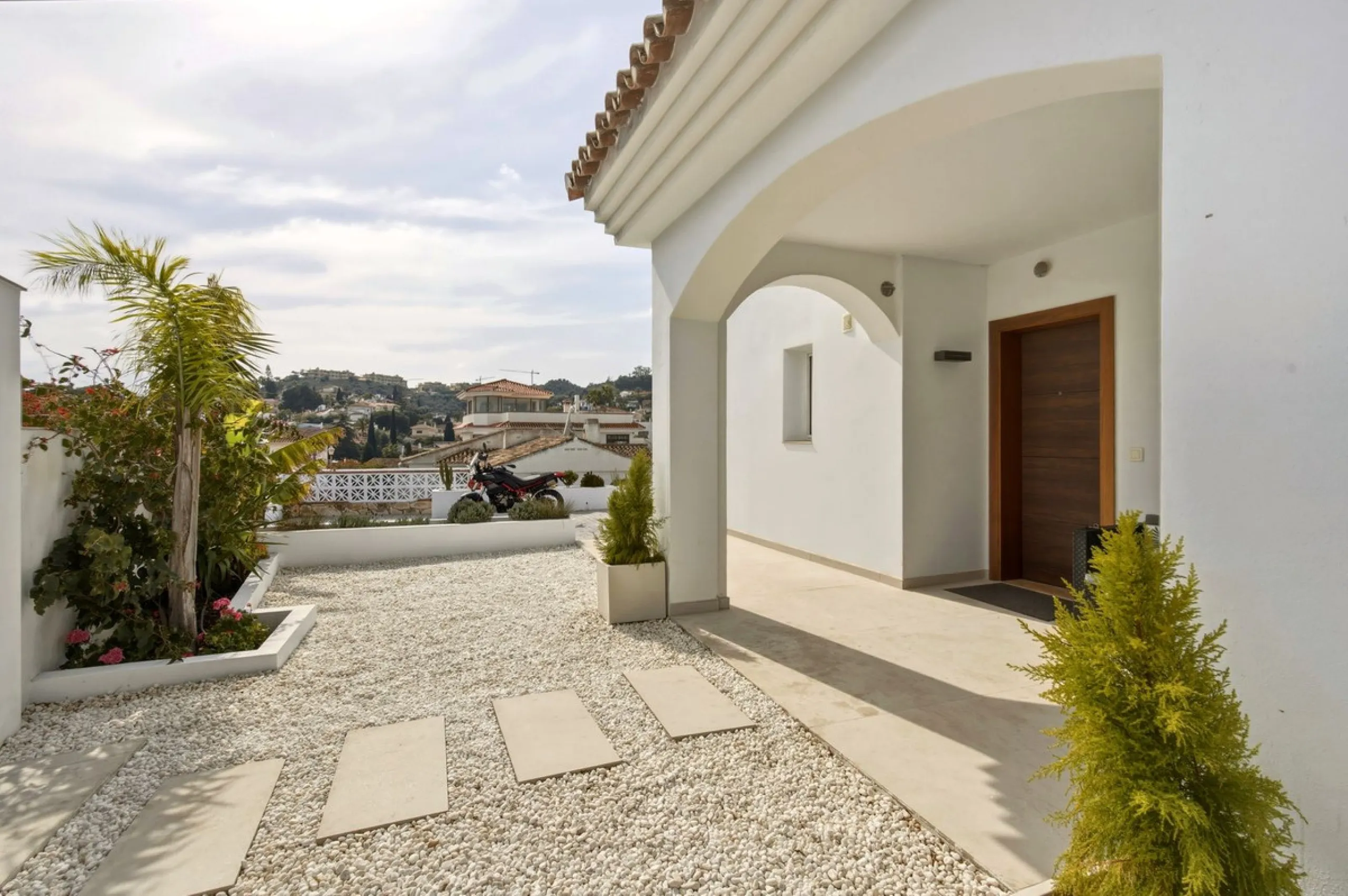 Exceptional Villa in Cerros del Águila - Perfect Location and Fully Renovated