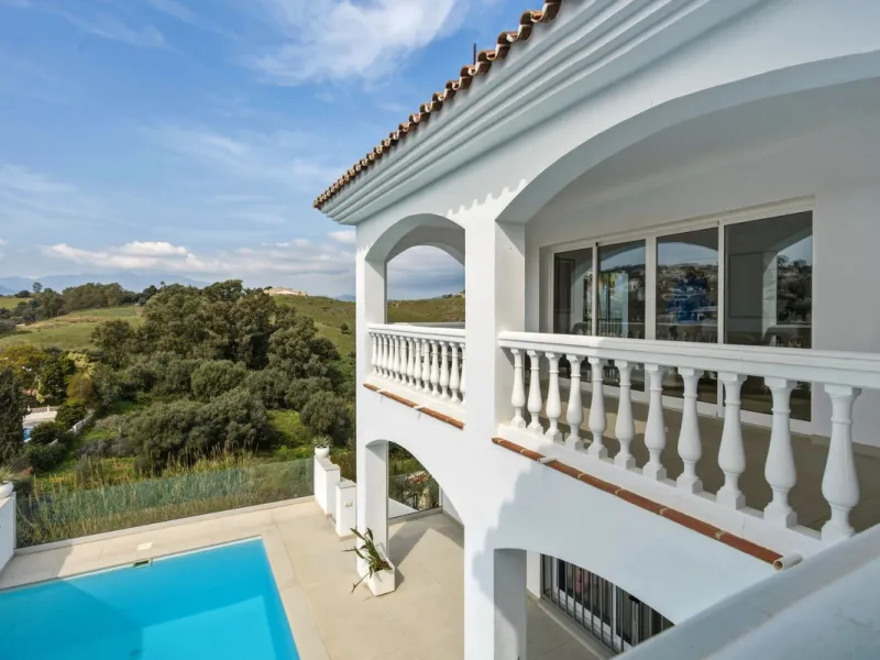 Exceptional Villa in Cerros del Águila - Perfect Location and Fully Renovated
