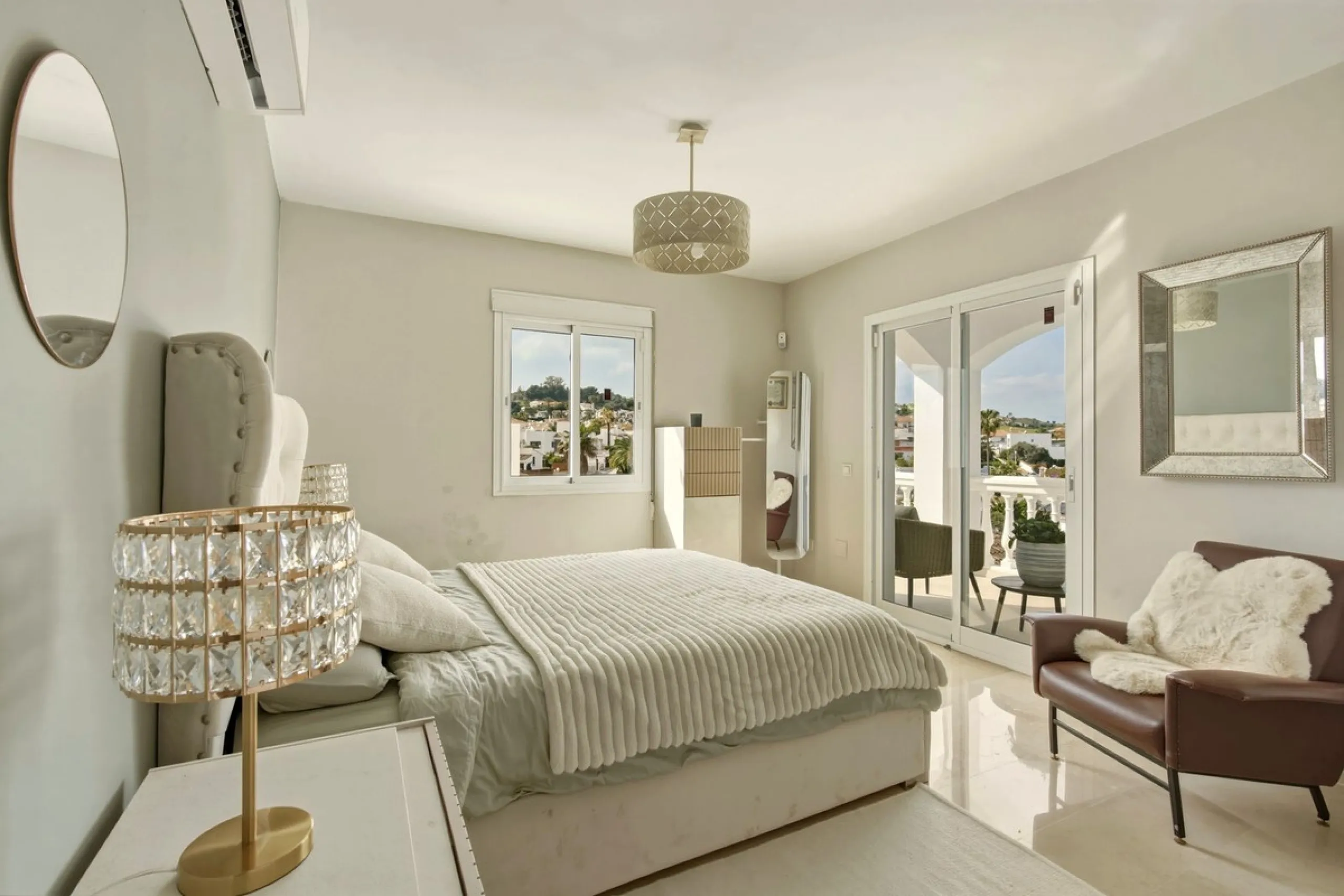Exceptional Villa in Cerros del Águila - Perfect Location and Fully Renovated